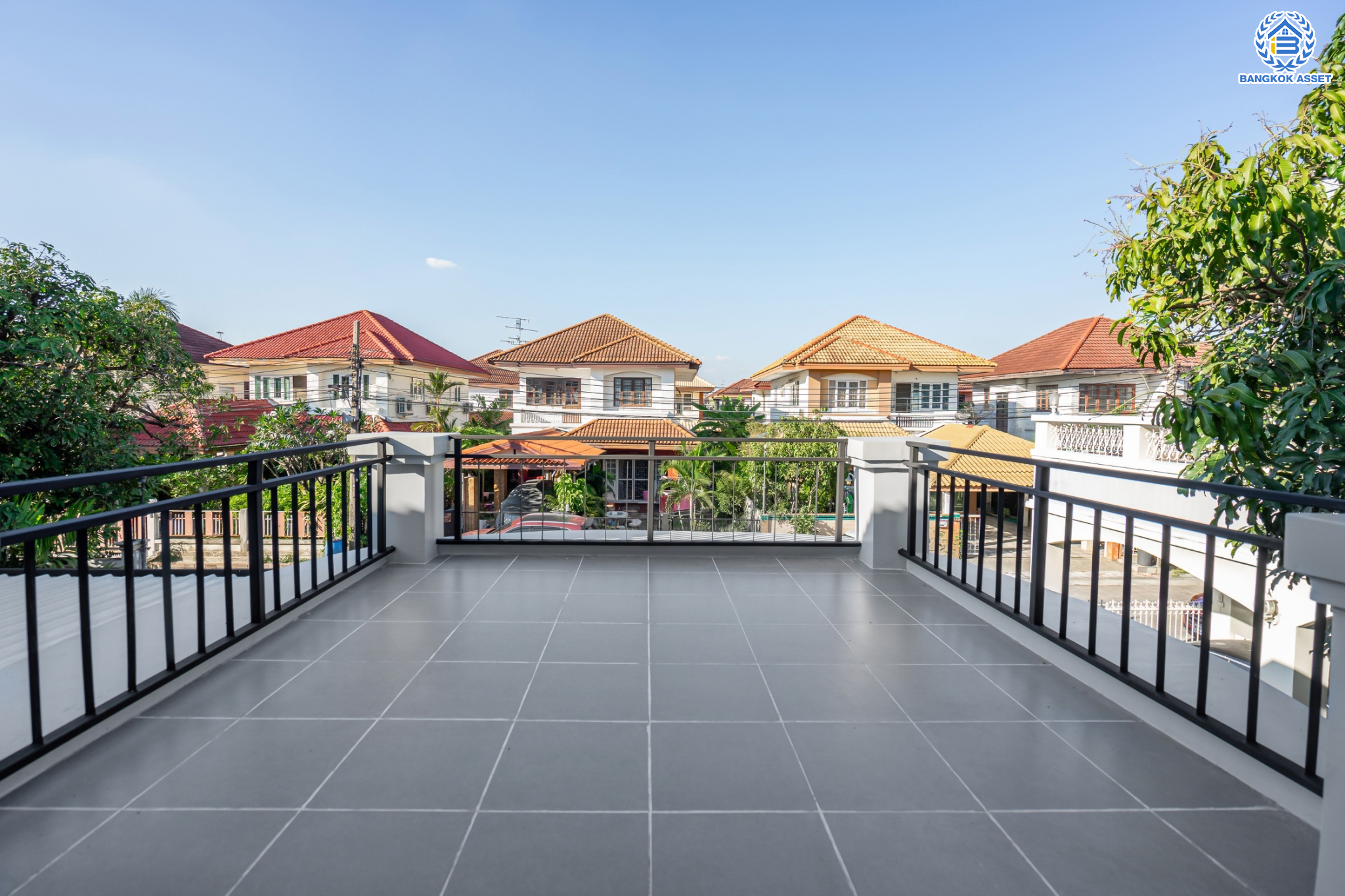 บ้านมือสองตกแต่งใหม่ แบรนด์ LH ม.ชลลดา สายไหม บ้านเดี่ยวหลังใหญ่ เนื้อที่ 61.3 ตร.ว. ฟังก์ชัน 3 ห้องนอน 2 ห้องน้ำ จอดรถได้ 2 ที่จอดรถ พร้อม Facilities ครบครัน บนทำเลเดินทางสะดวก เชื่อมต่อถ.สายไหม, ถ.พหลโยธิน ใกล้รถไฟฟ้าสายสีเขียว "สถานีแยกคปอ."  และทางด่วน "รามอินทรา-วงแหวนรอบนอก"